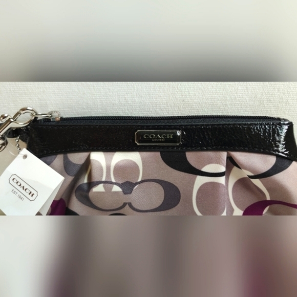 Coach Signature Wristlet Multicolor Sateen Print New with Tag - Picture 4 of 10